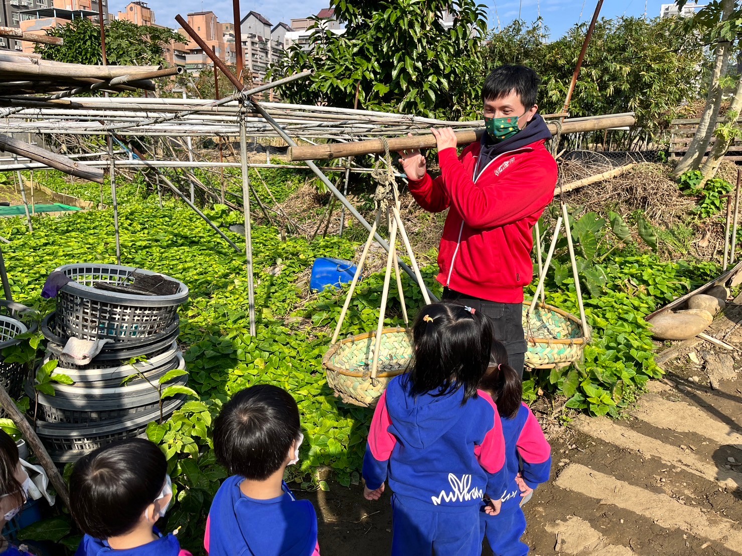 112(上)企鵝班巡菜園