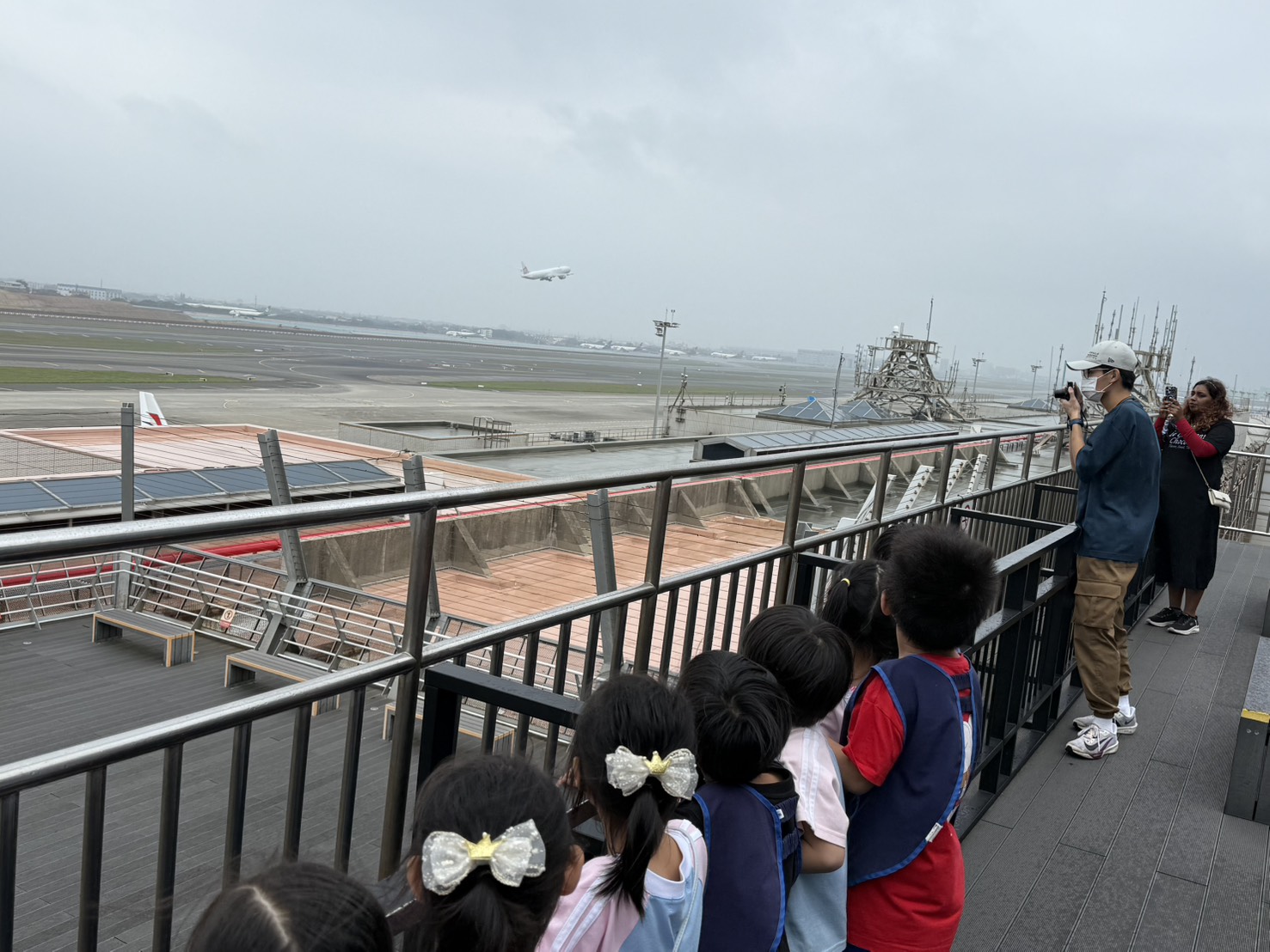 搭機捷去看飛機