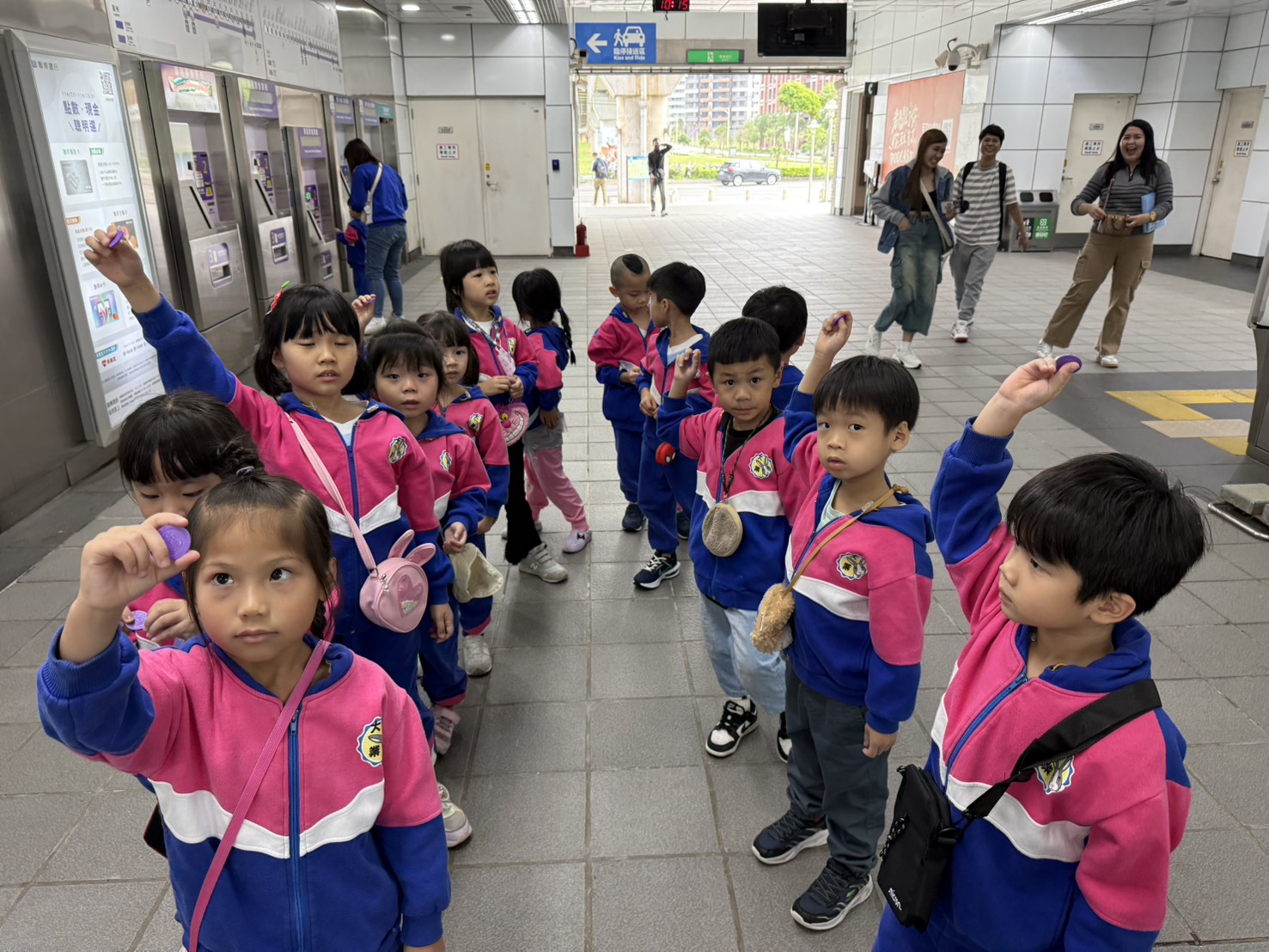 搭機捷去看飛機