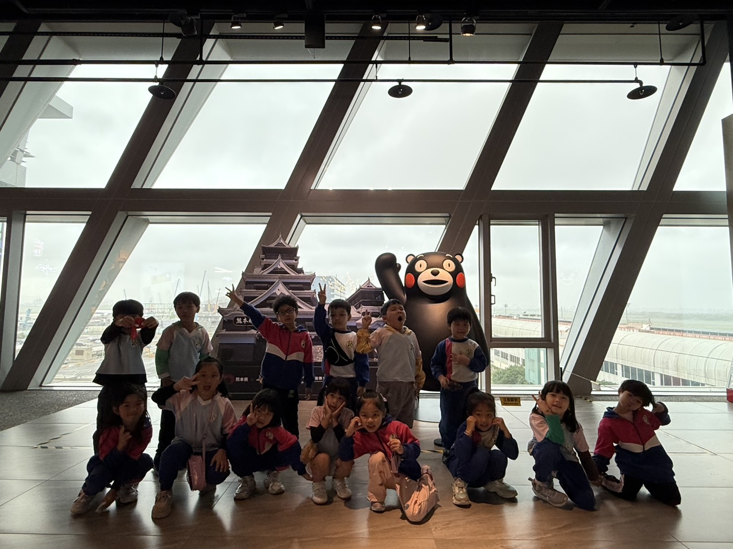 搭機捷去看飛機