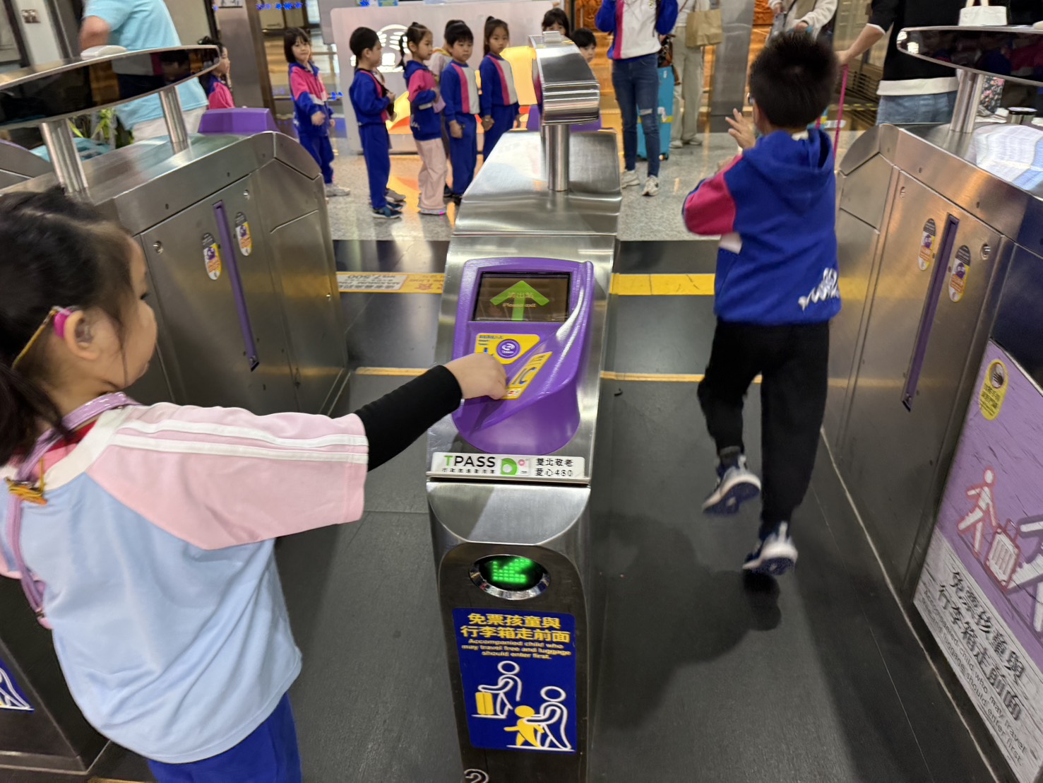 搭機捷去看飛機